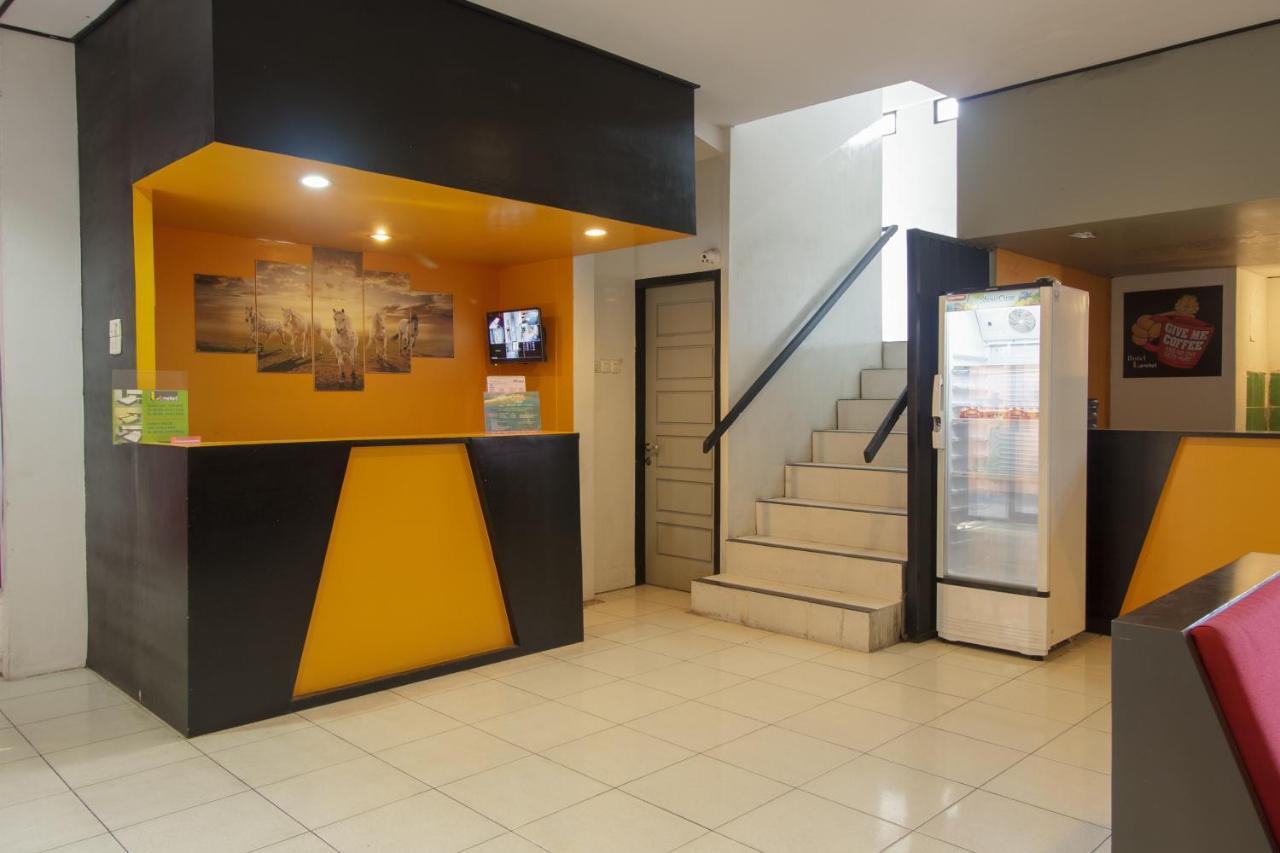 Reddoorz Near Jalan Sudirman Padang Hotel Exterior photo