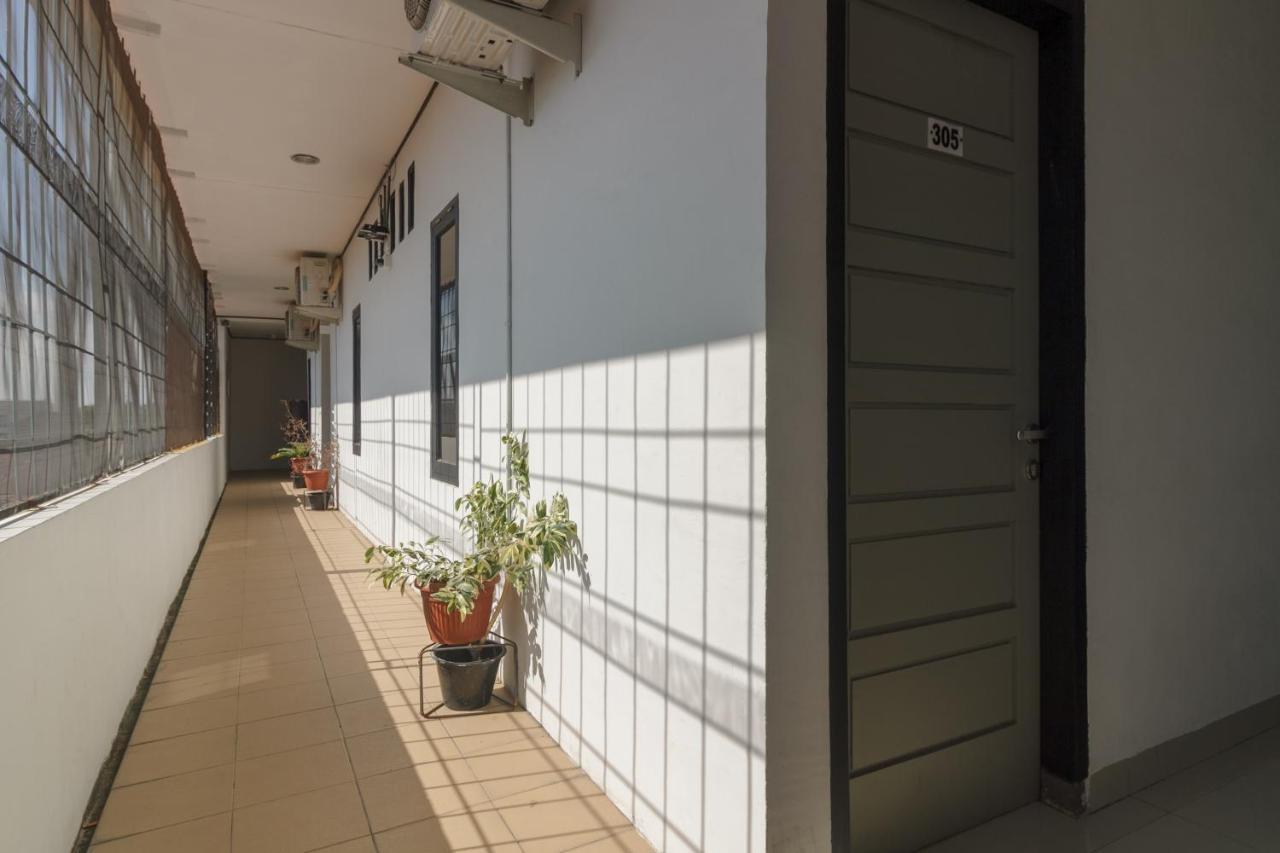 Reddoorz Near Jalan Sudirman Padang Hotel Exterior photo
