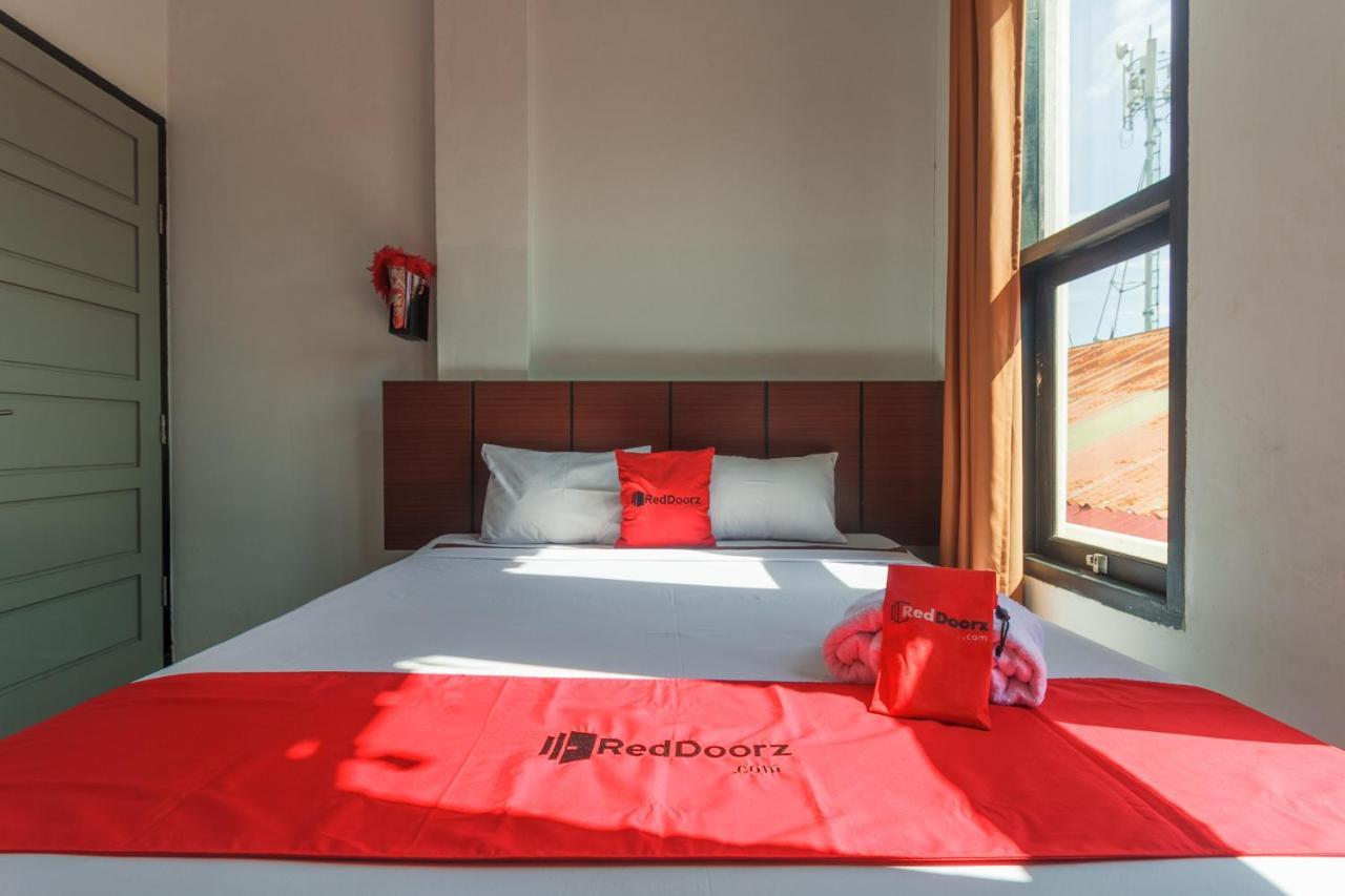 Reddoorz Near Jalan Sudirman Padang Hotel Exterior photo