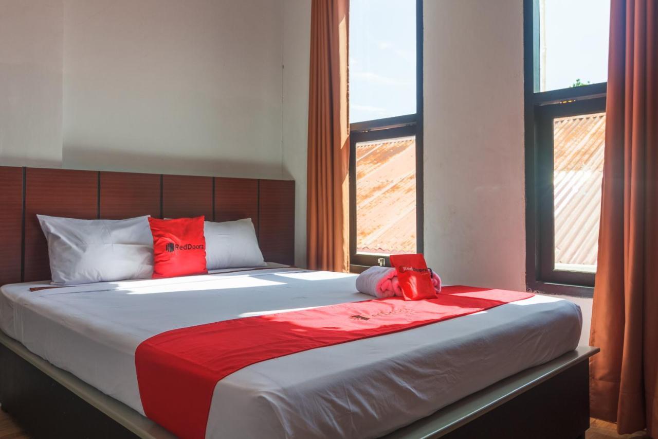 Reddoorz Near Jalan Sudirman Padang Hotel Exterior photo